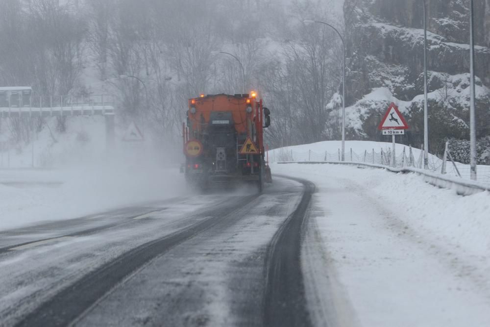 Temporal en la autopista del Huerna