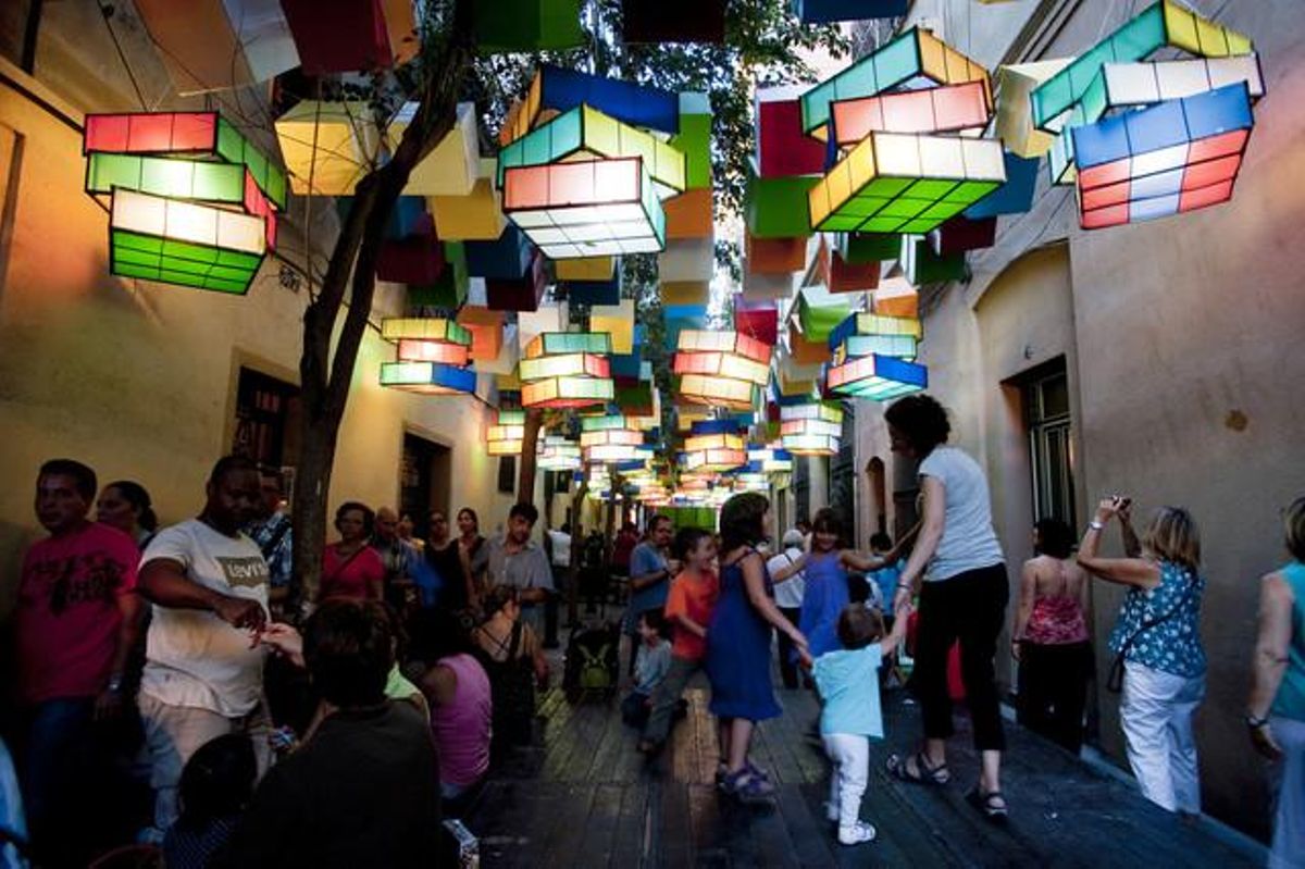 Els cubs de Rubik protagonitzen el decorat del carrer de Tordera.