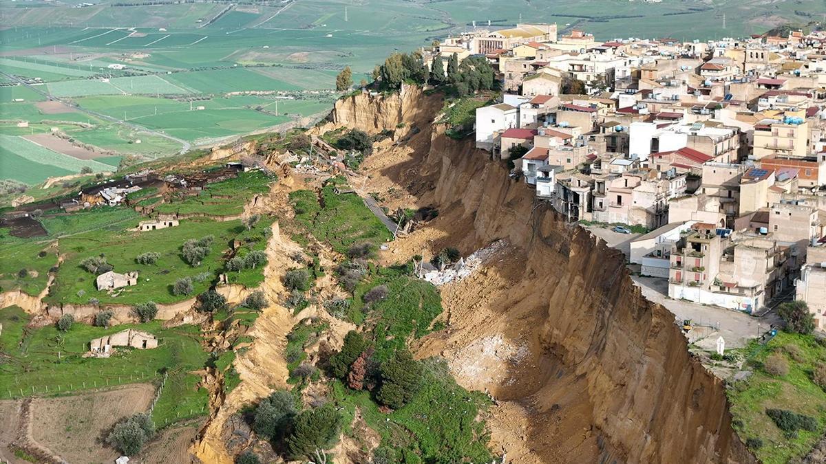 Grave corrimiento de tierras en Niscemi, Sicilia, tras el paso de un temporal