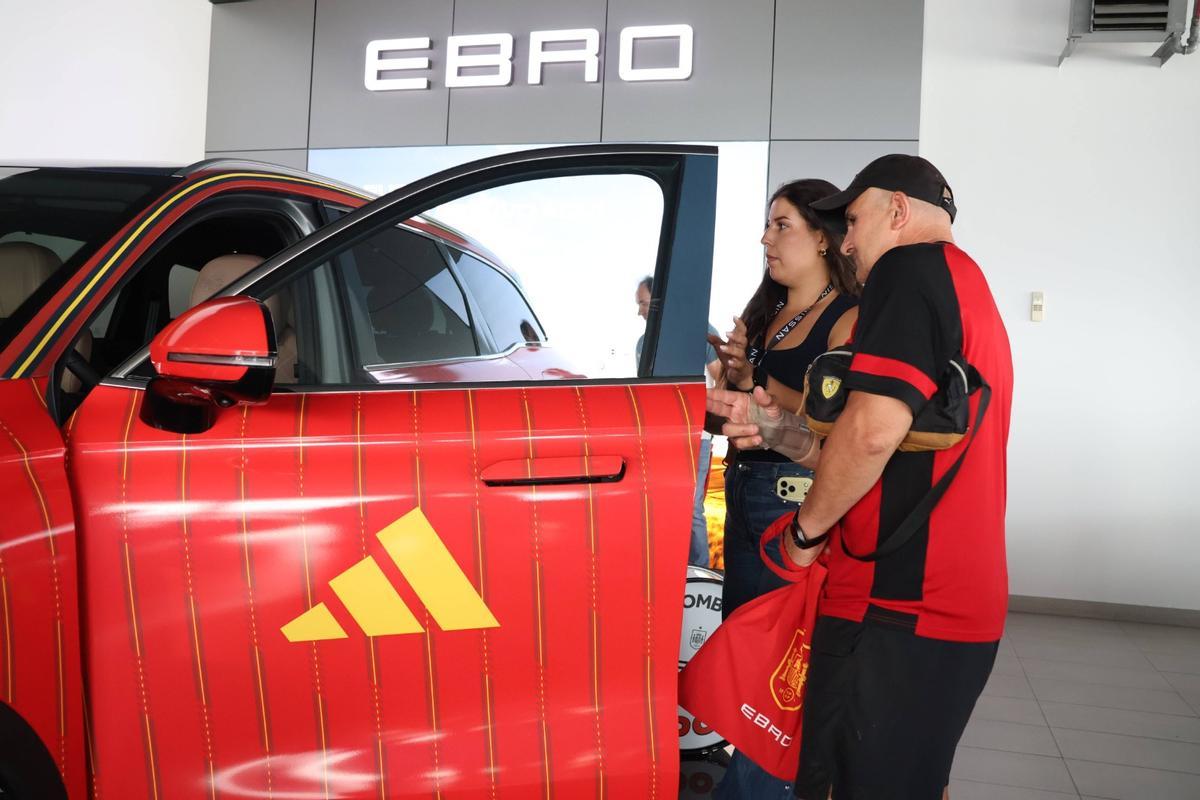 GALERÍA | EBRO llega a Zamora de la mano de Leomotor con un coche inspirado en la Selección Española