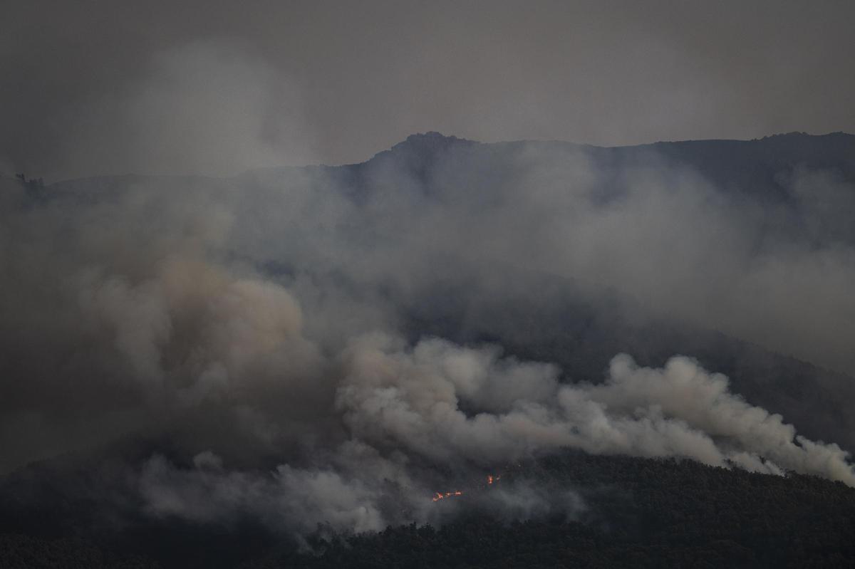 Fotogalería | Séptimo día del fuego de Jarilla, desde diferentes zonas: la vida en los pueblos, el ambiente y las llamas
