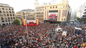 Centenars d’aficionats han vist els actuals campions d’Europa celebrant el títol en un clima de festa.