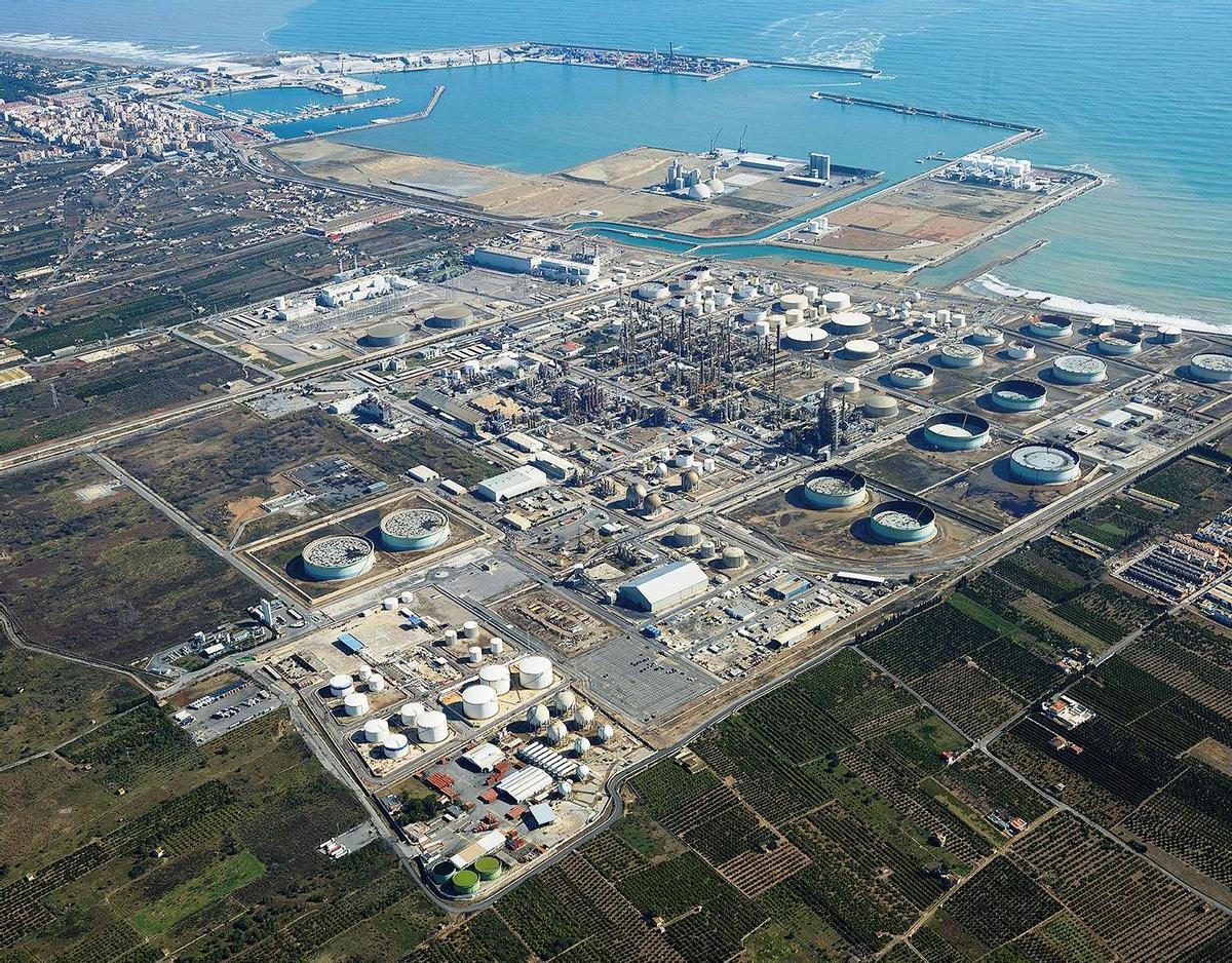 Zona industrial junto al Grau de Castelló.