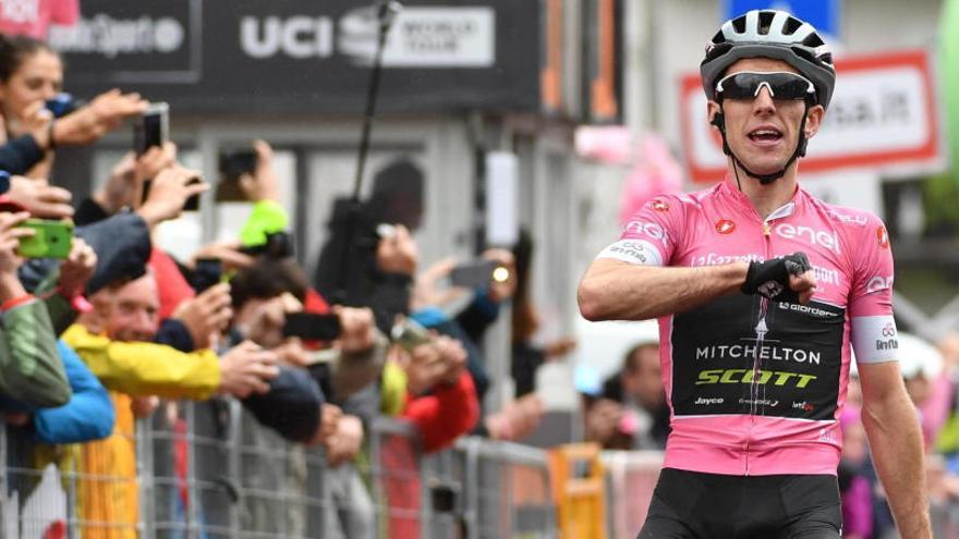Simon Yates celebra un triunfo de etapa en el Giro pasado.