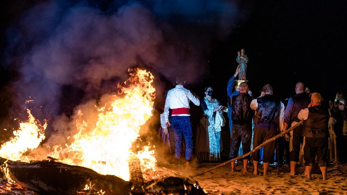 Benidorm revive la fiesta con el Hallazgo de la Virgen en la playa de Levante