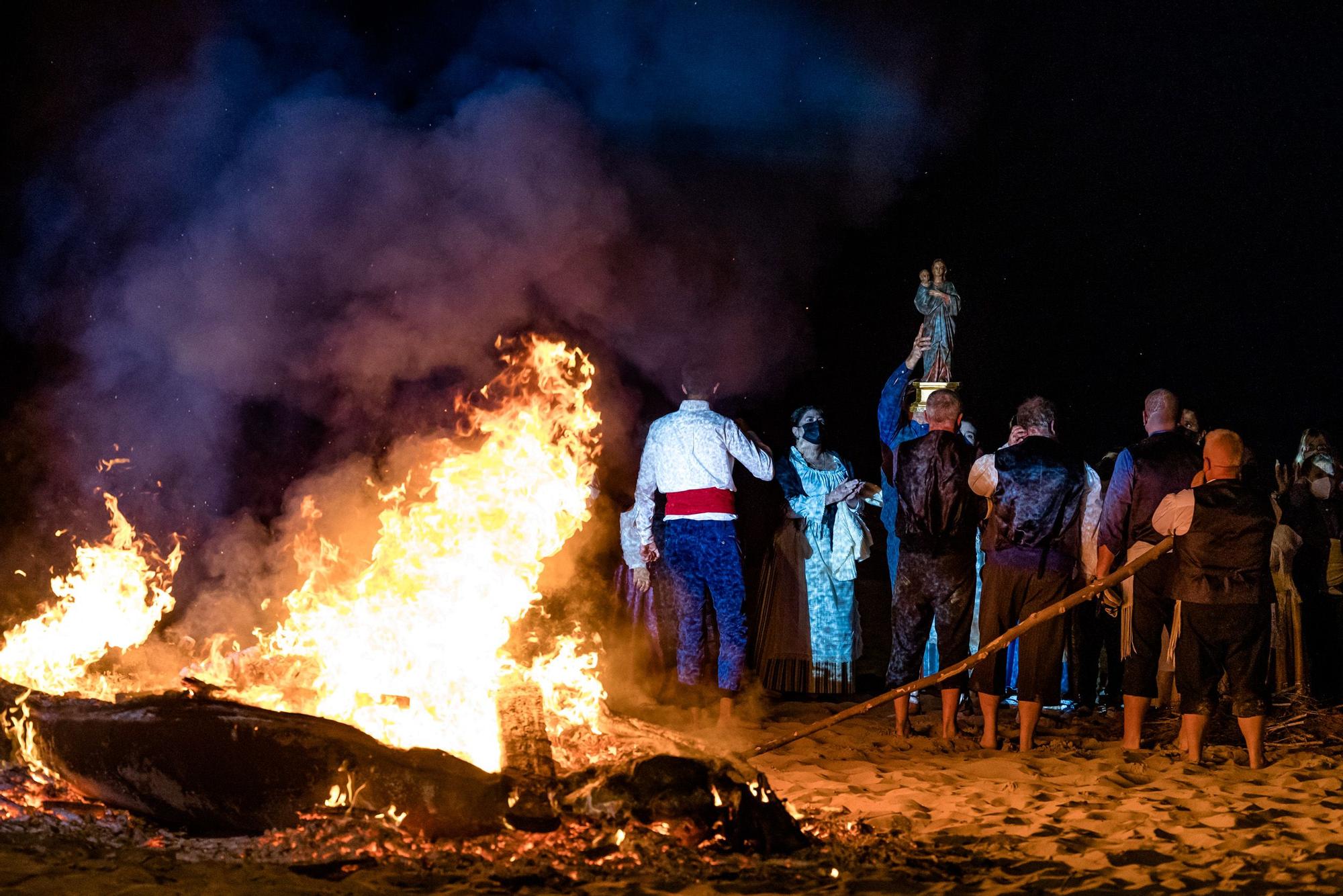 Benidorm revive la fiesta con el Hallazgo de la Virgen en la playa de Levante