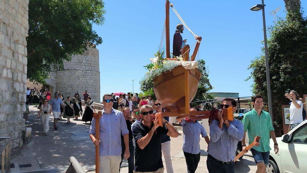Peñíscola celebra la tradición procesión marítima el día de Sant Pere.