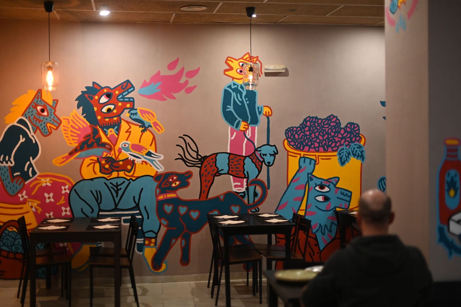 En imágenes | Abre La Birrosta, el nuevo restaurante que reinventa el histórico bar de La Magdalena