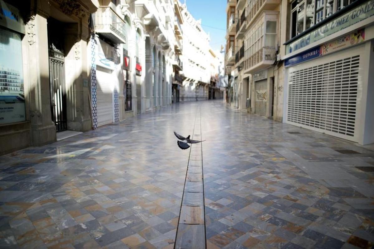 Una calle del centro de Cartagena, vacía durante el confinamiento
