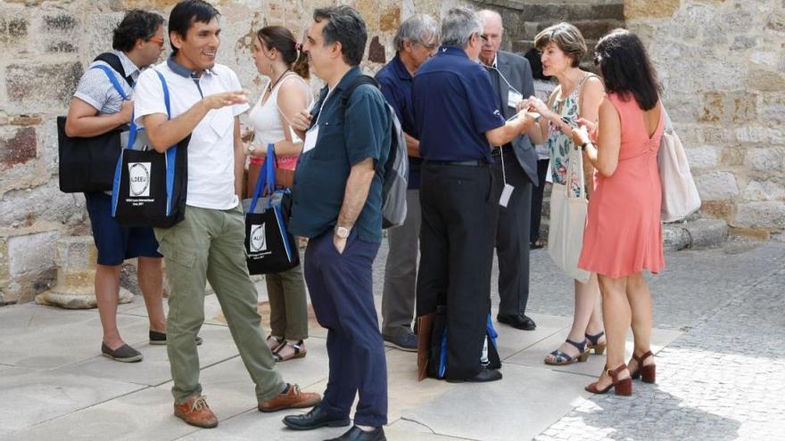 Participantes en el congreso, en la sede de la FRAH