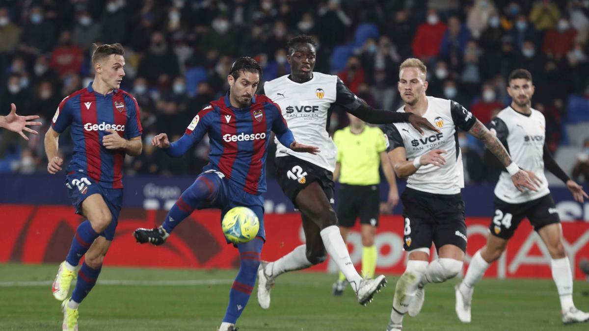 Las Imágenes del Derbi entre Levante UD y Valencia CF en el Ciutat