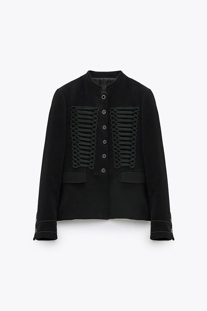 Chaqueta de terciopelo negro de Zara