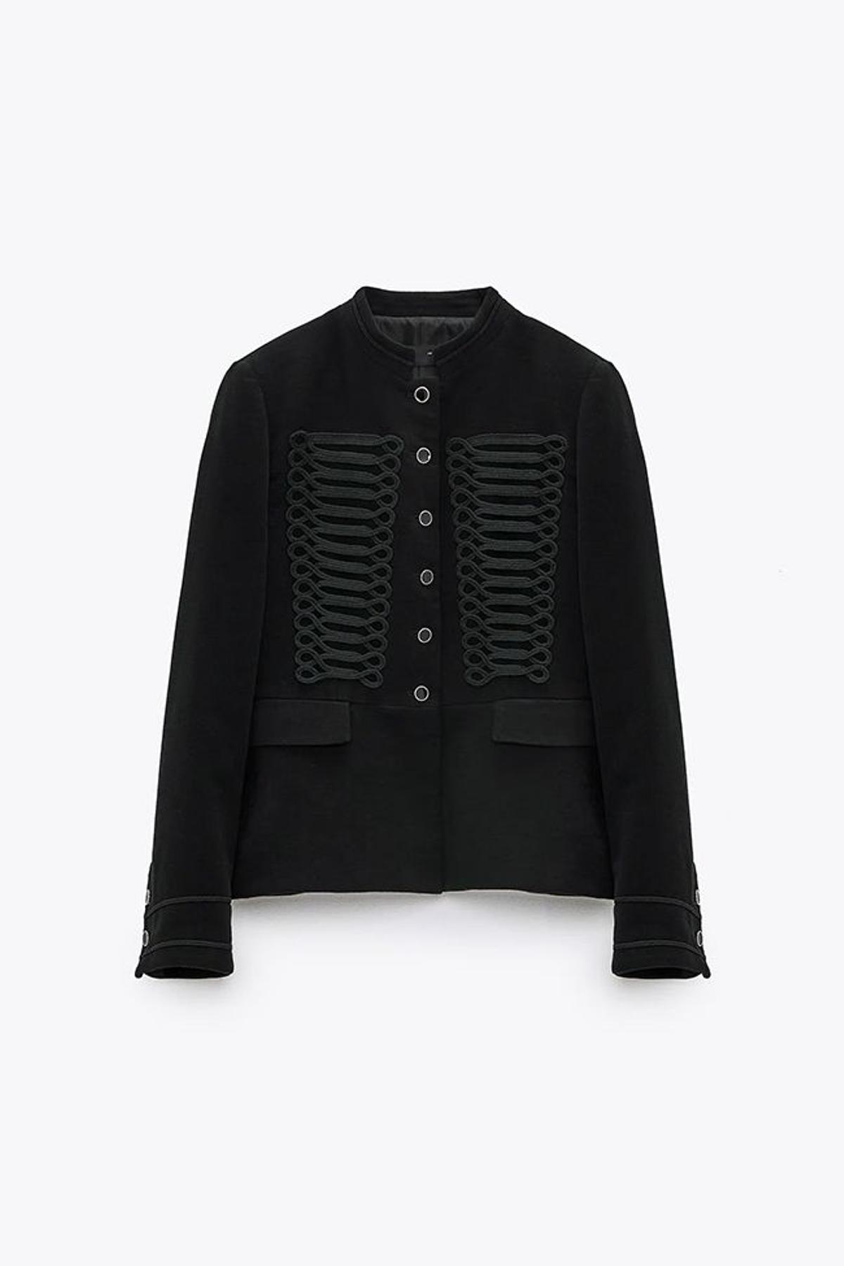 Chaqueta de terciopelo negro de Zara