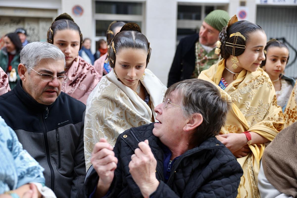 La falla El Quarantahuit mantiene viva la tradición de las bolilleras