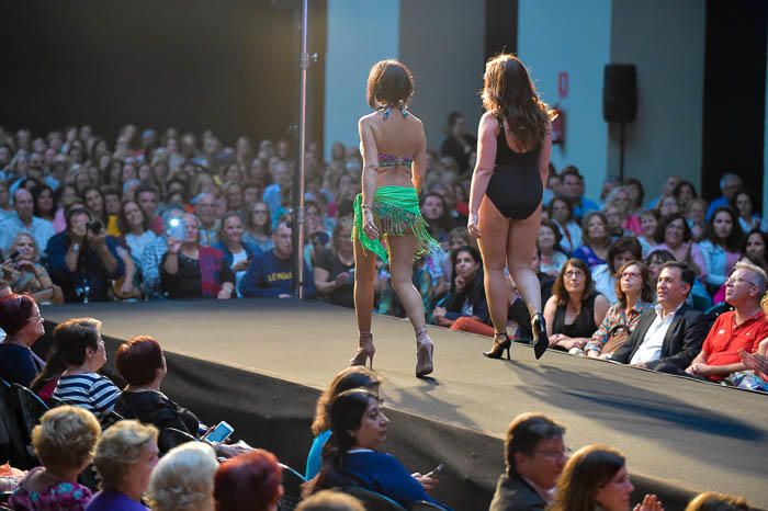 Desfile benéfico de la Asociación Canaria de ...