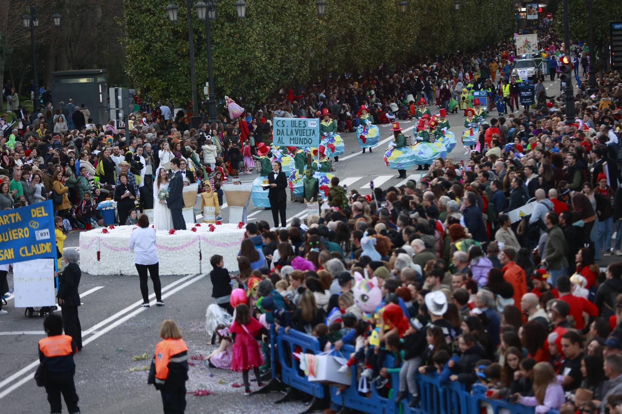 EN IMÁGENES: El Carnaval llena de color y alegría las calles de Oviedo