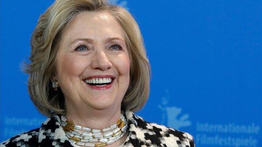 Hillary Clinton da su apoyo a Joe Biden