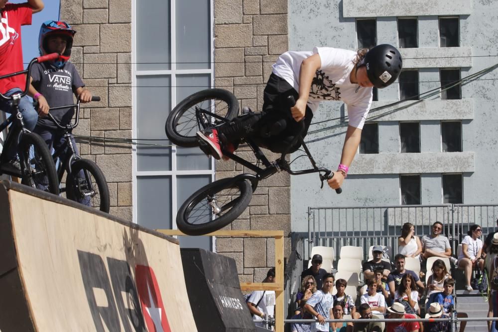 Tres días de acrobacias y piruetas imposibles, arte, deporte y cultura urbana campando por la fachada atlántica de Vigo. Un espectáculo al aire libre para el mejor festival del noroeste.