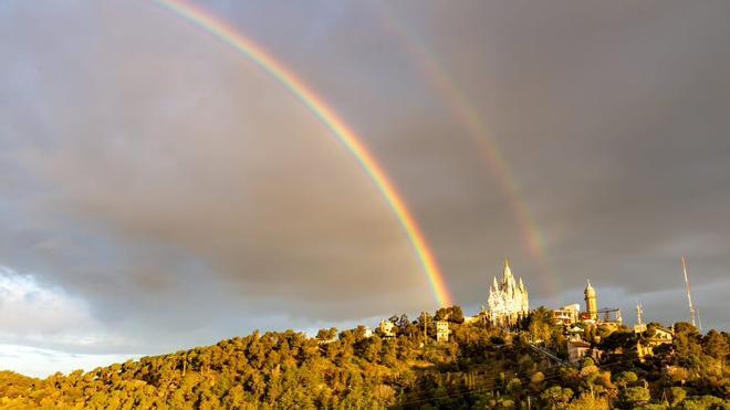 Arco iris doble sobre Barcelona