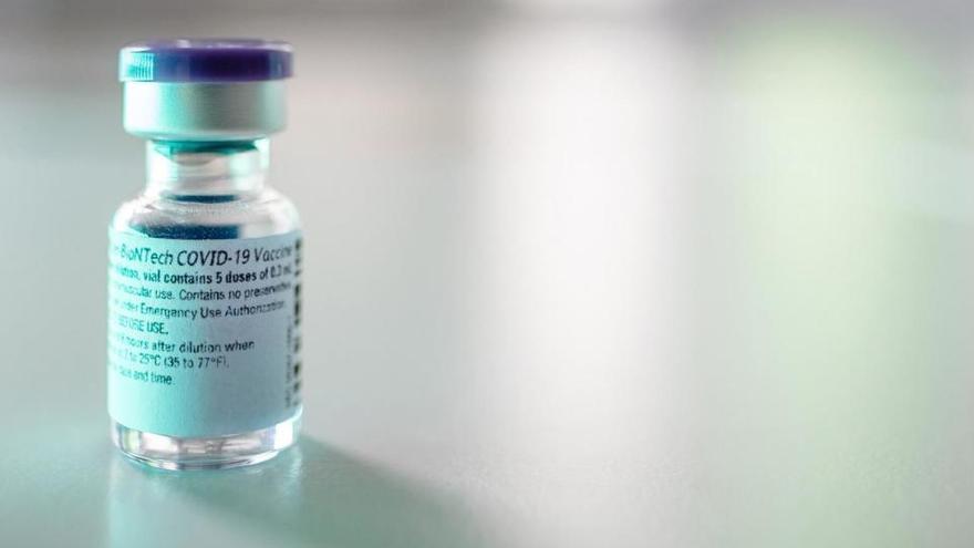 Una vacuna de Pfizer-BioNTech contra la COVID-19.