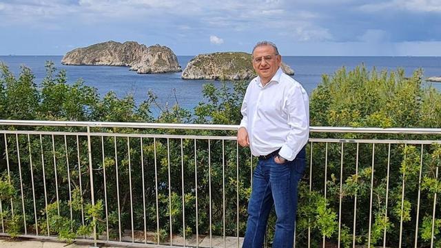Rodríguez Badal, en su rincón favorito de Calvià para relajarse: el mirador de las Illes Malgrats, en Santa Ponça.