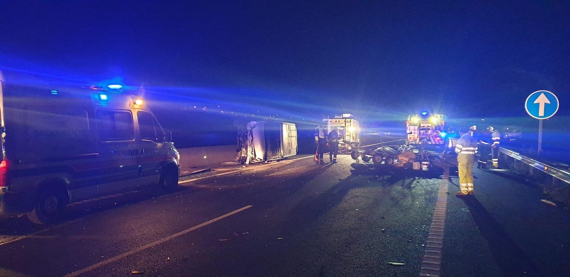 Aparatoso accidente en la Autovía do Salnés con dos vehículos implicados y varios heridos