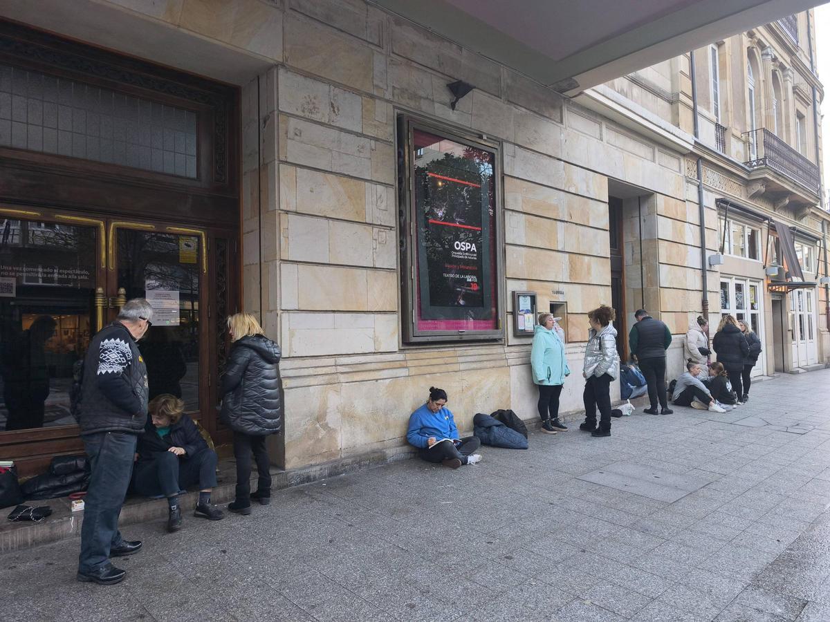 Las colas para el concurso de charangas, en imágenes