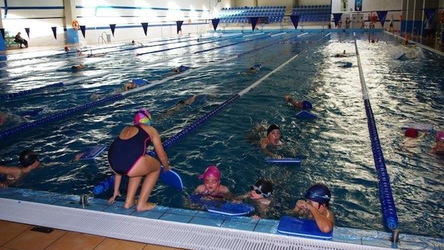 Imagen de la piscina del complejo sociodeportivo Elola.