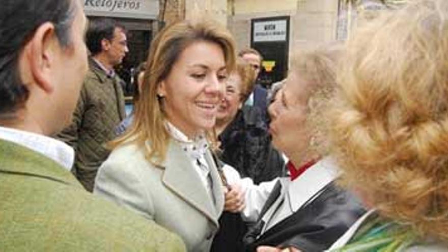 Cospedal considera &quot;una tomadura de pelo&quot; el retraso del AVE Madrid-Lisboa