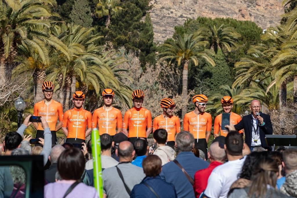 Vuelta Ciclista a Murcia: imágenes de la salida en Jumilla