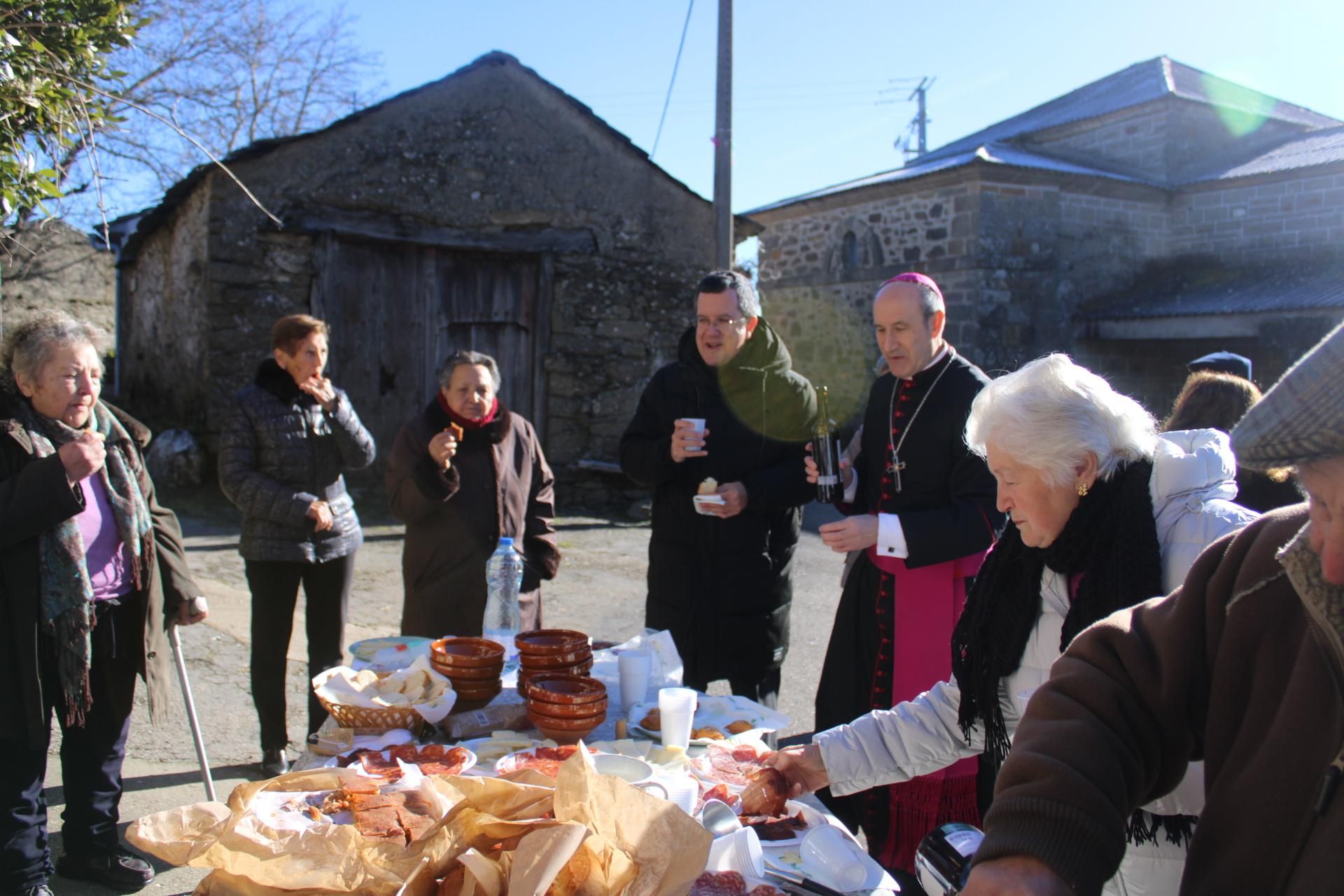 GALERÍA | El Obispo de Astorga, de ruta por Sanabria