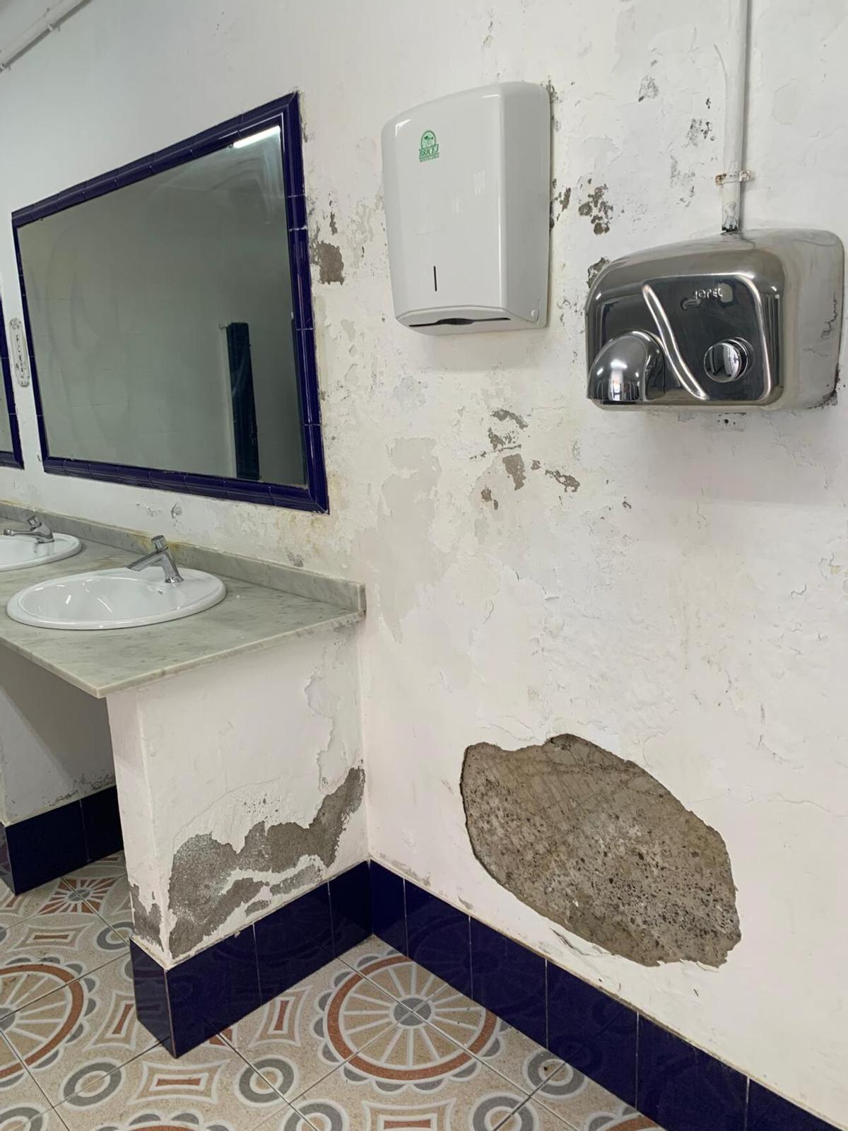 Deficiencias en el balneario y accesos a la playa de La Garita, en Arrieta Deficiencias en el balneario y accesos a la playa de La Garita, en Arrieta