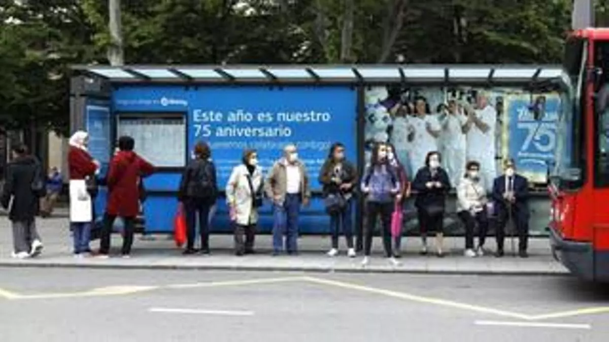 Zaragoza paga por el bus urbano 3 millones más pero pierde 12 al año