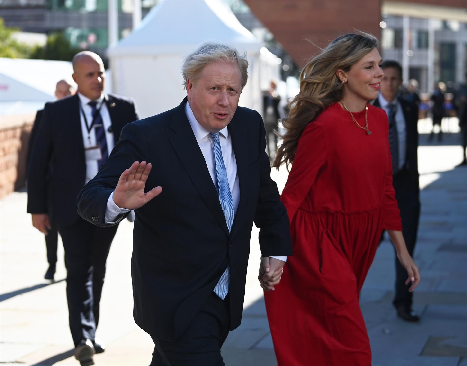 El primer ministro británico Boris Johnson y su mujer, Carrie.