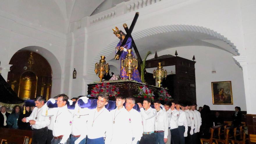 La lluvia impide el desfile procesional de Nuestro Padre Jesús Nazareno en Monesterio