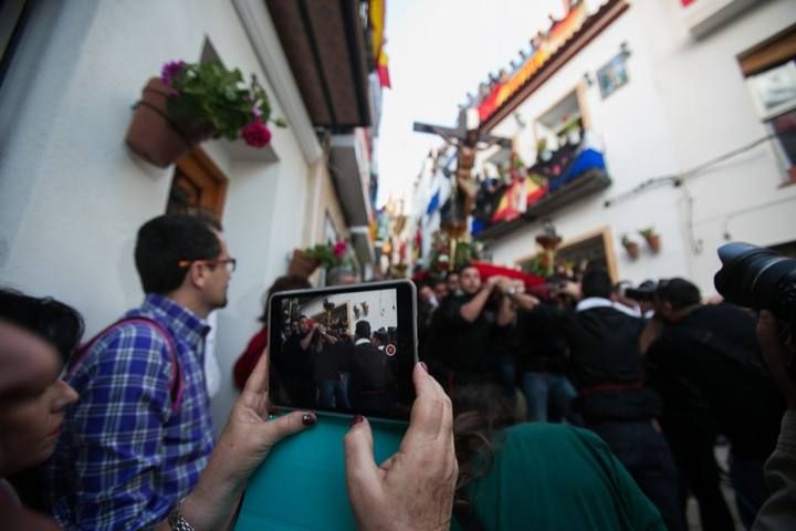 Alicante se vuelca con la procesión de Santa Cruz