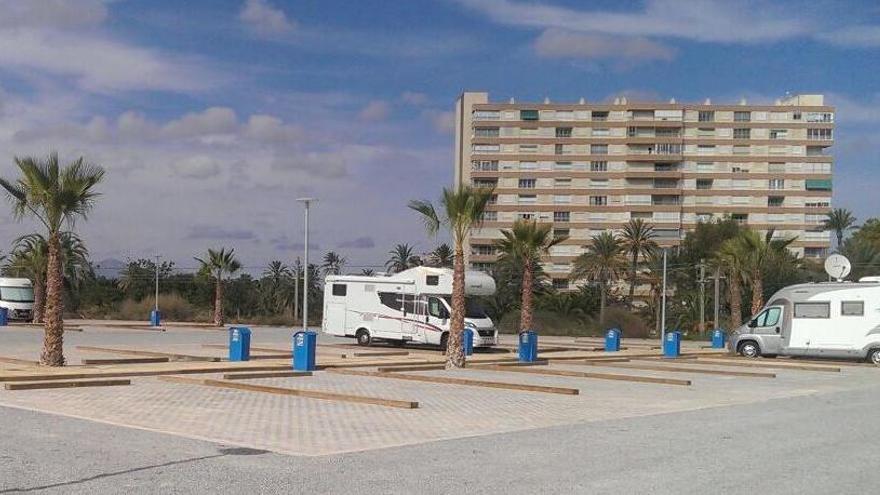 Abre sus puertas la primera área de pernocta para autocaravanas en Alicante