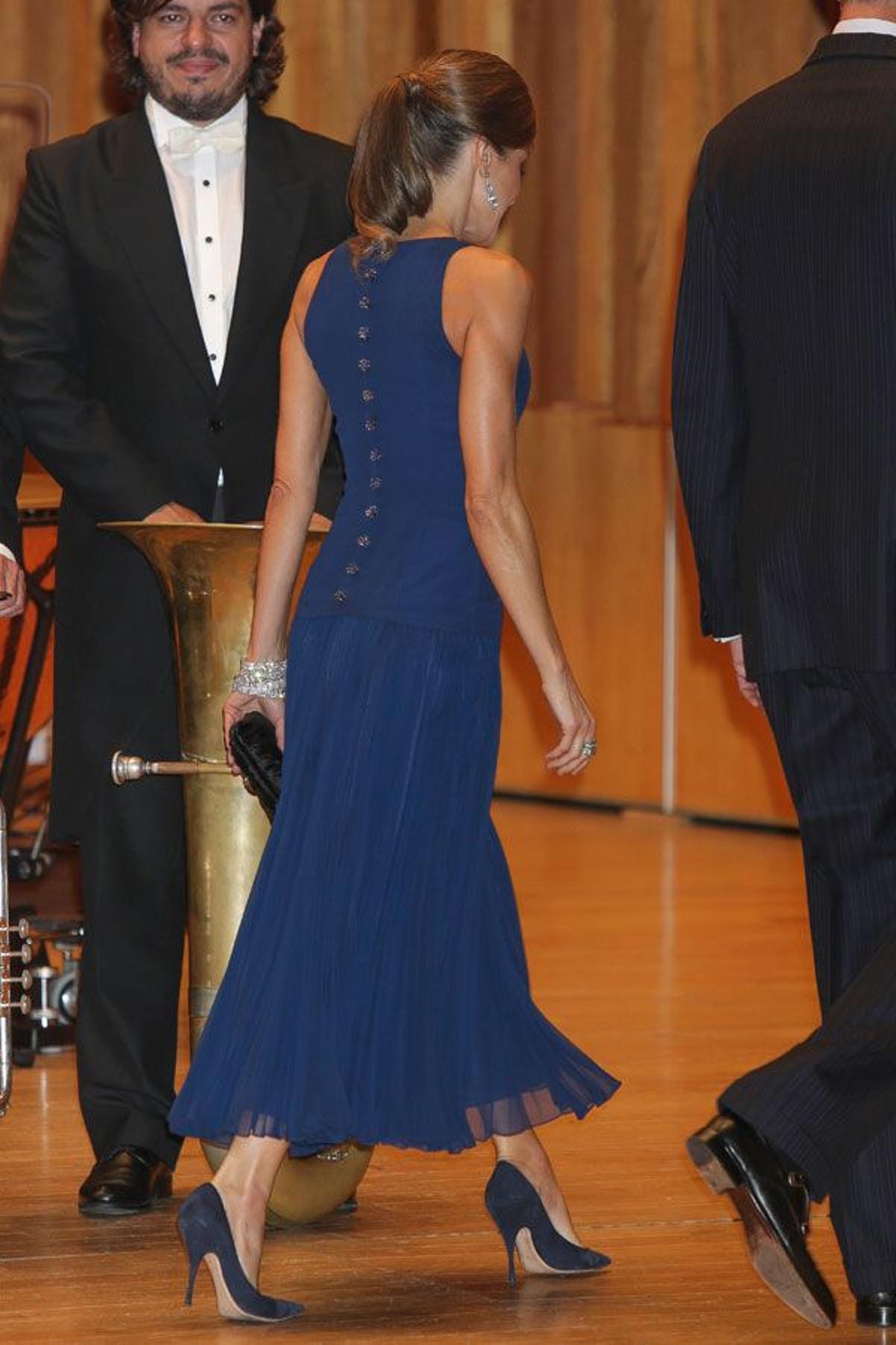 Detalle de la espalda de Letizia Ortiz en el concierto previo a los Premios Princesa de Asturias