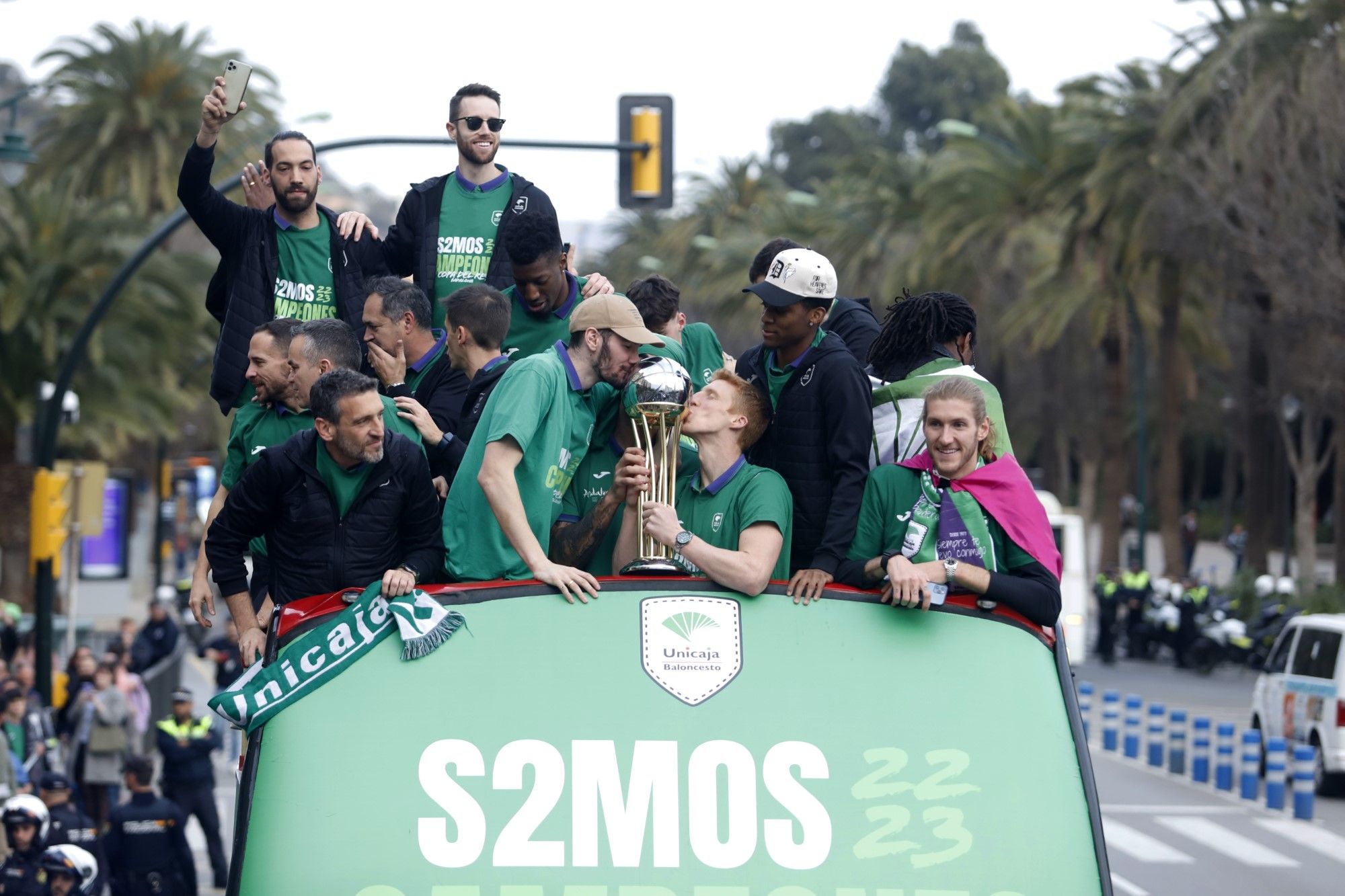 La fiesta del Unicaja, campeón de la Copa del Rey, por las calles de Málaga