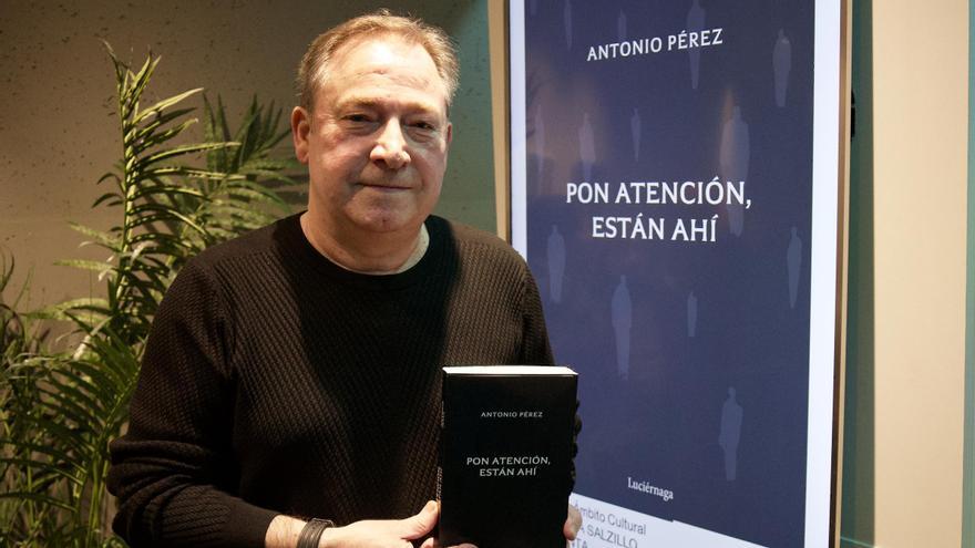 El autor Antonio Pérez.