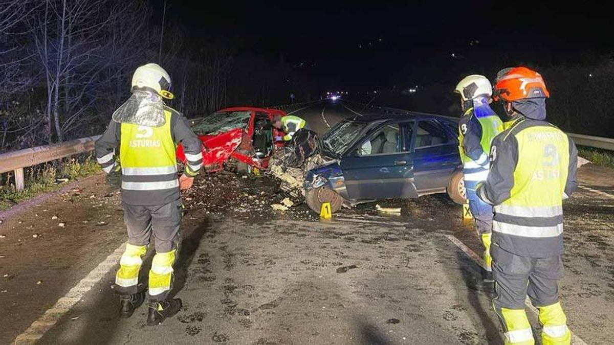 Estado en que quedaron los dos coches siniestrados en San Martín.