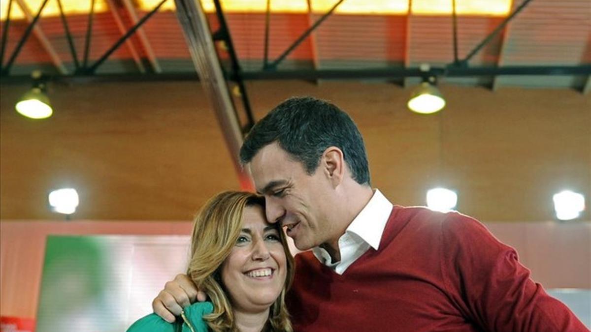 Pedro Sánchez, el pasado sábado en Sevilla junto a la presidenta andaluza, Susana Díaz.