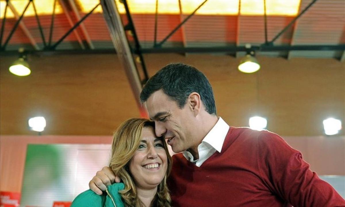 Pedro Sánchez, dissabte a Sevilla amb la presidenta andalusa, Susana Díaz. 