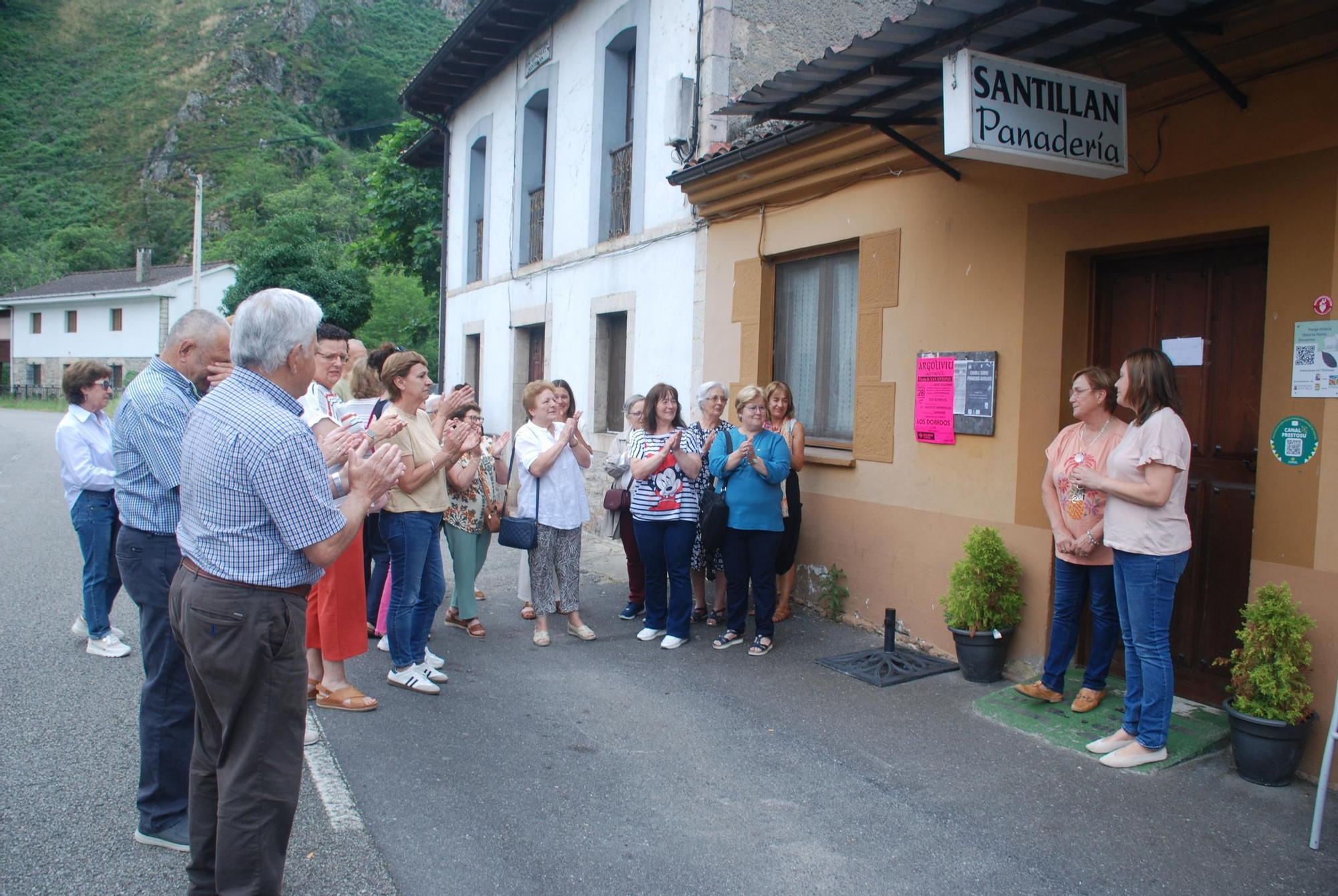 Cierra la emblemática panadería de Amieva