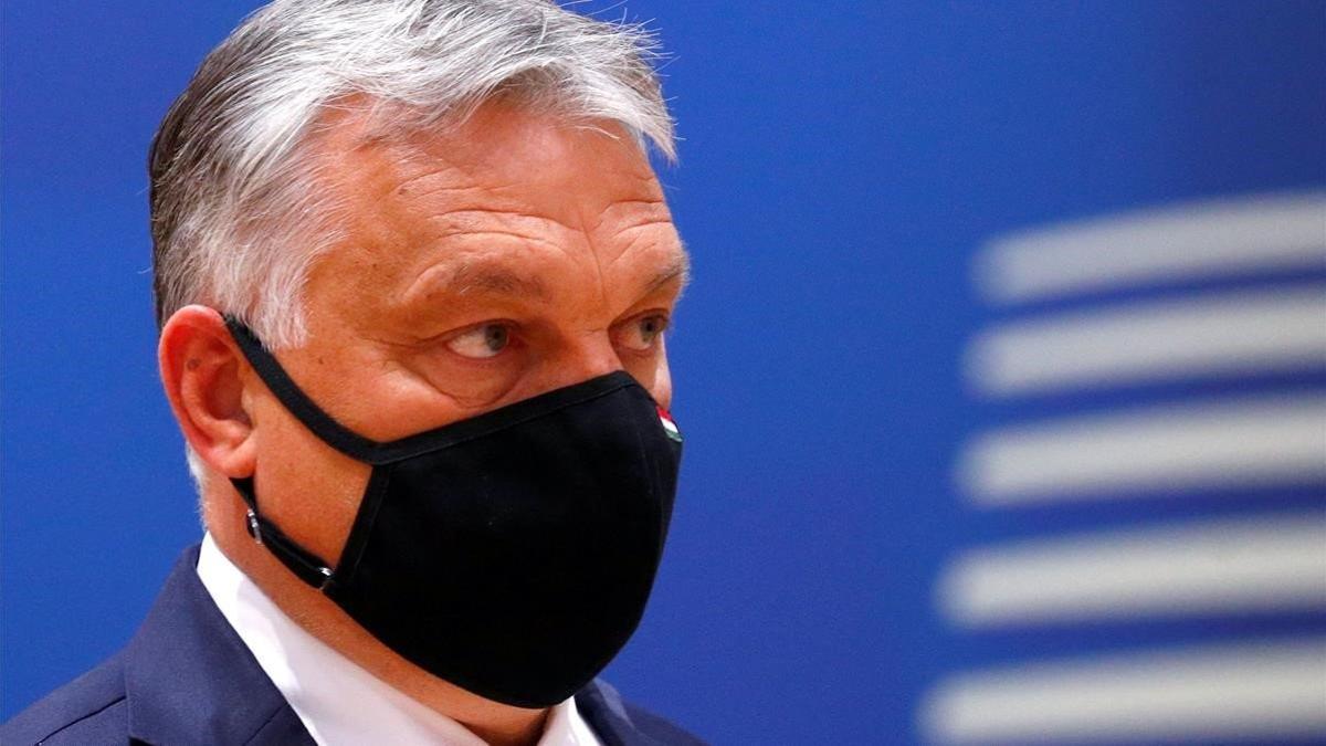 El primer ministro húngaro, Viktor Orbán, con mascarilla en la cumbre europea del pasado 18 de julio en Bélgica.