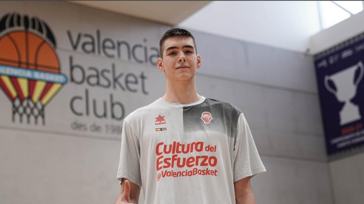 La última exhibición de Dzepina, jugador en tanteo por Valencia Basket, con su selección