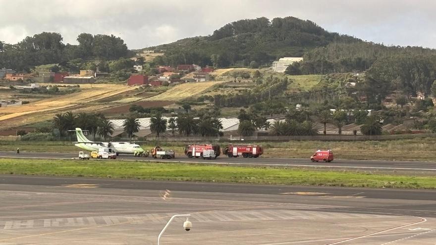 Retirada del avión en el aeropuerto Tenerife Norte