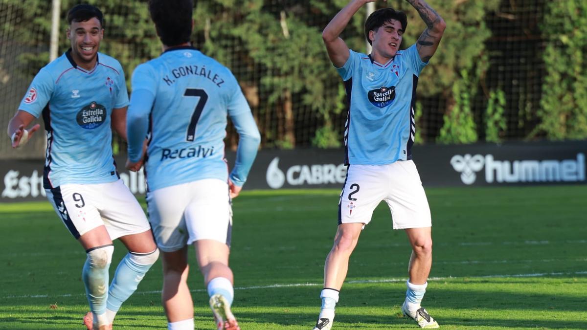Pablo Gavían celebra el segundo gol del Celta Fortuna