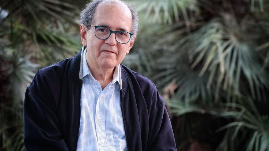 Antonio López Ortega, escritor: “Ante la Venezuela malograda es bueno volver a la que acogió el exilo de posguerra”