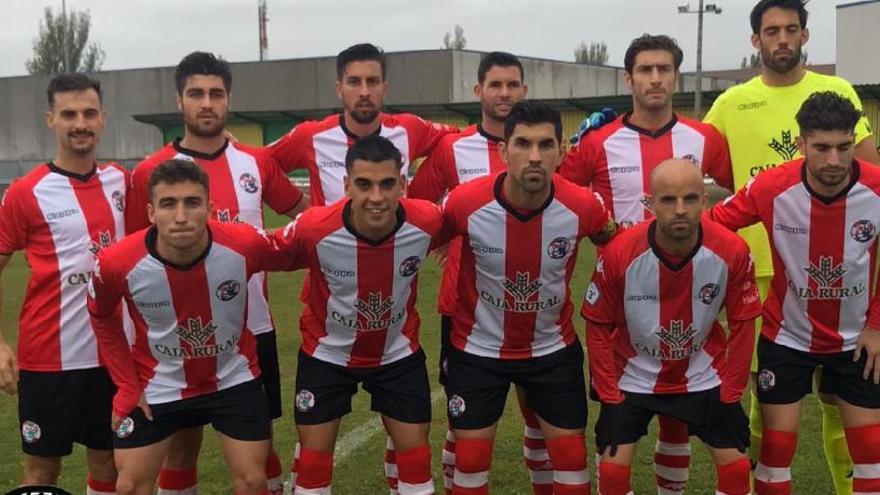 El equipo inicial del Zamora en el campo de La Virgen del Camino